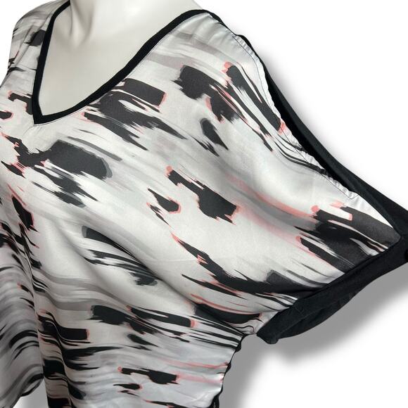 Rebel Womens Blouse Top Shirt Cold Shoulder Abstract Print Black White Pink 2X - Picture 7 of 10